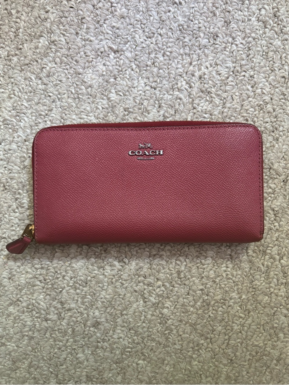 COACH Zip-Around rose Leather Wallet